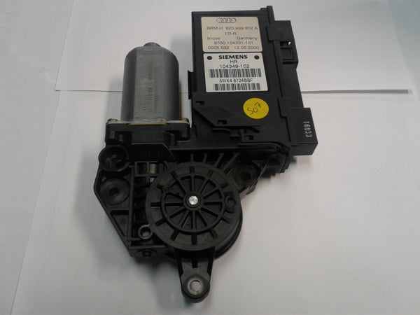 8Z0959802B  Door window motor from an Audi A2- 8Z0959802A