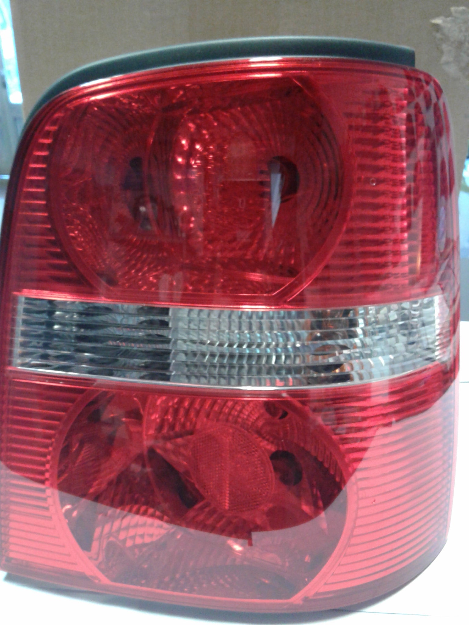 1T0945096G   RIGHT REAR LAMP LIGHT