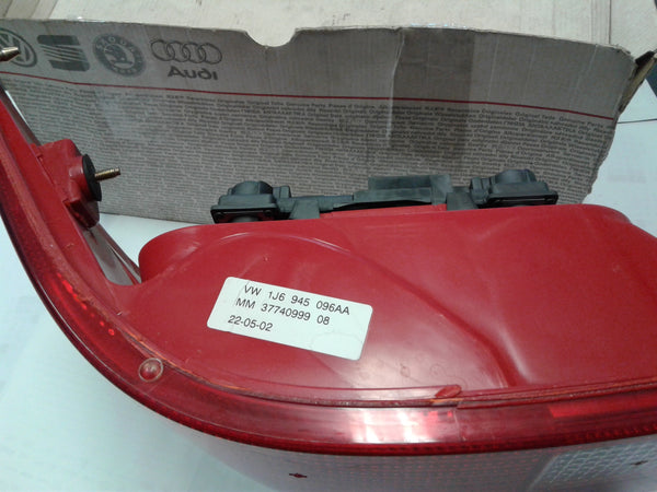 1J6945096R VW GOLF IV MK4 5DR REAR RIGHT SIDE LIGHT 1J6945112Q