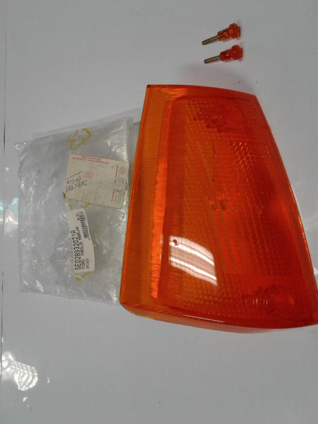 SE028932021A   Right front headlight glass