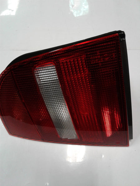 1U6945112A / 1U6945112B  REAR RIGHT LIGHT