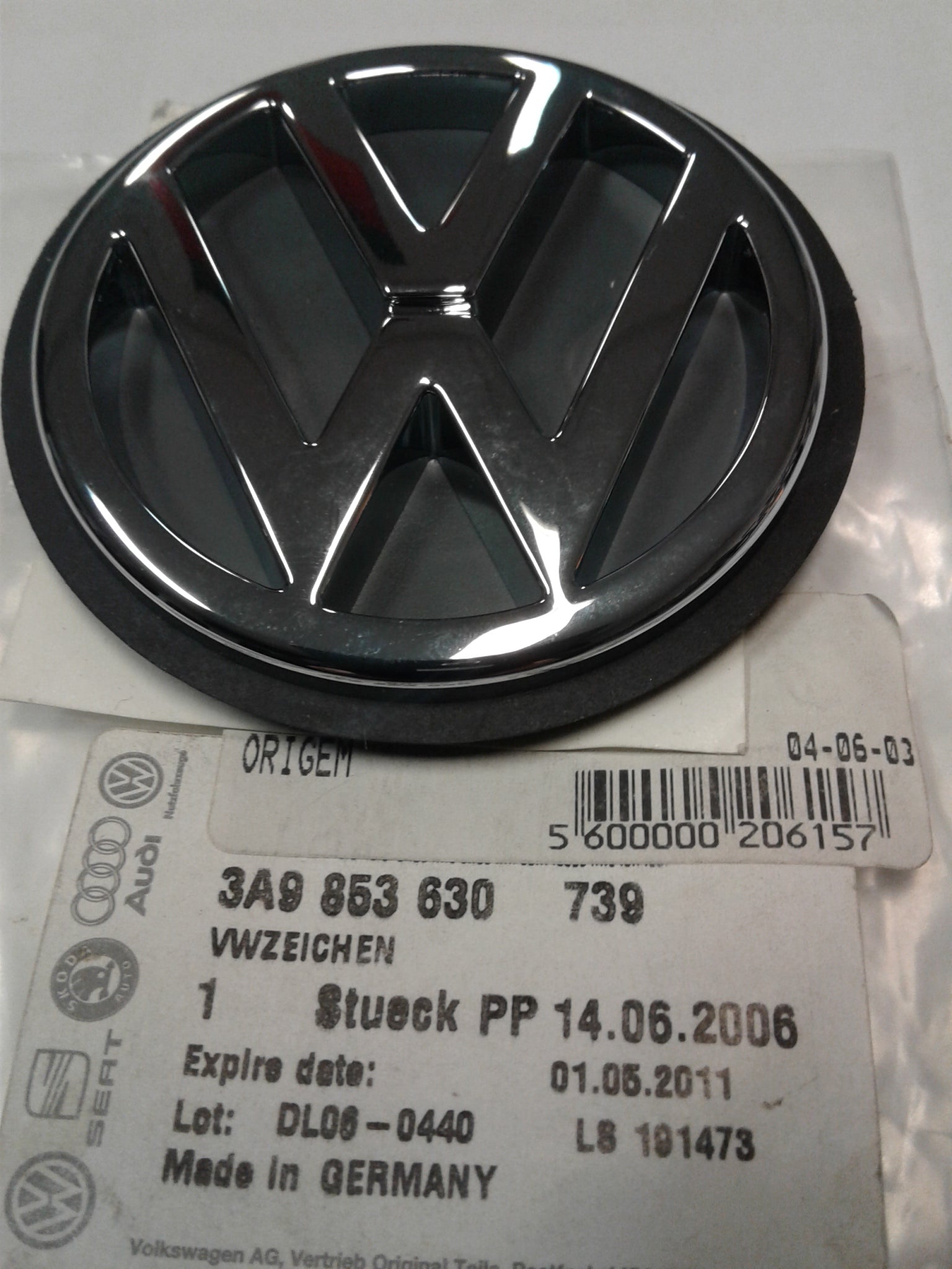 3A9853630 739 VW emblem