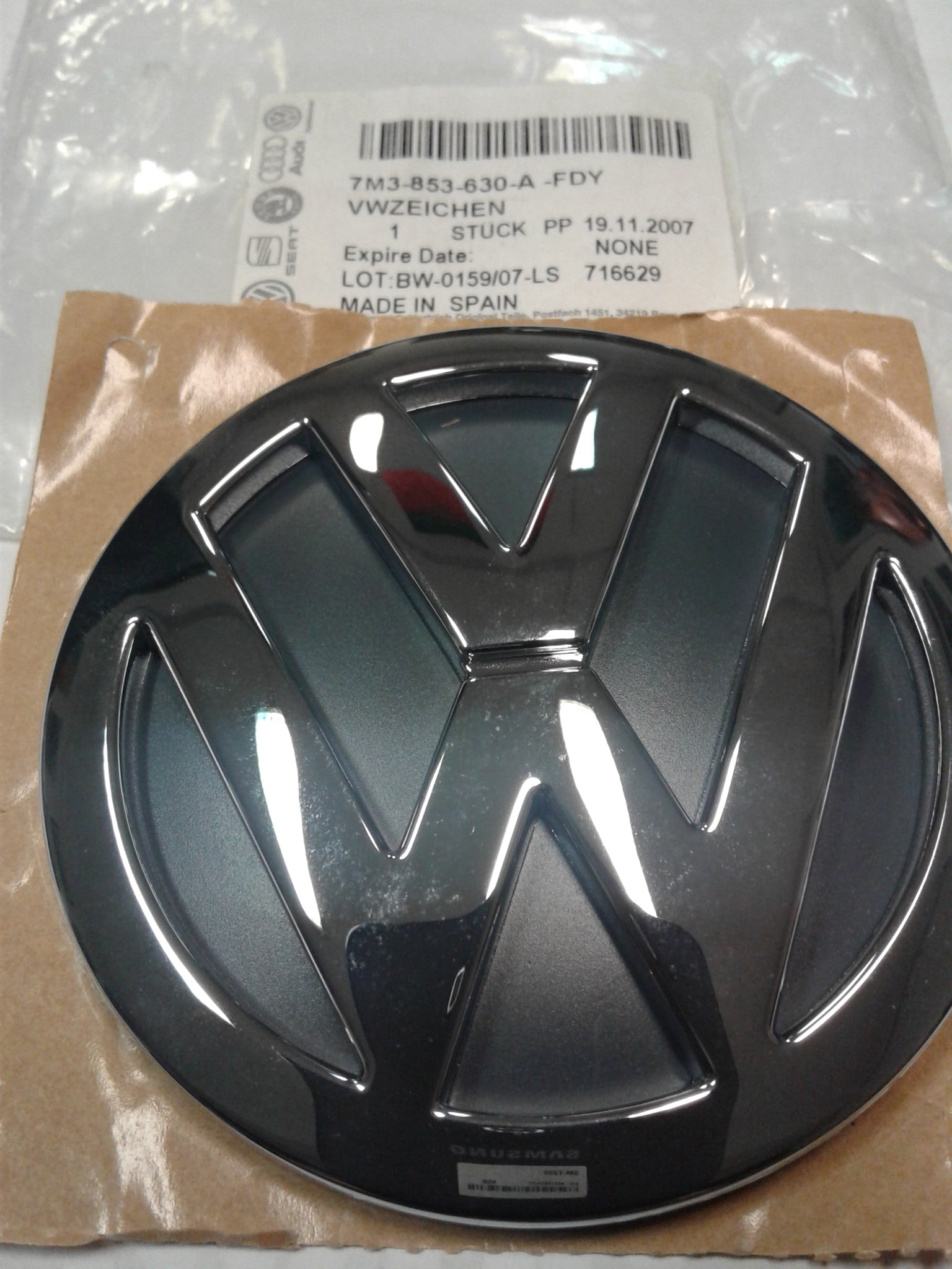 7M3853630A FDY VW emblem