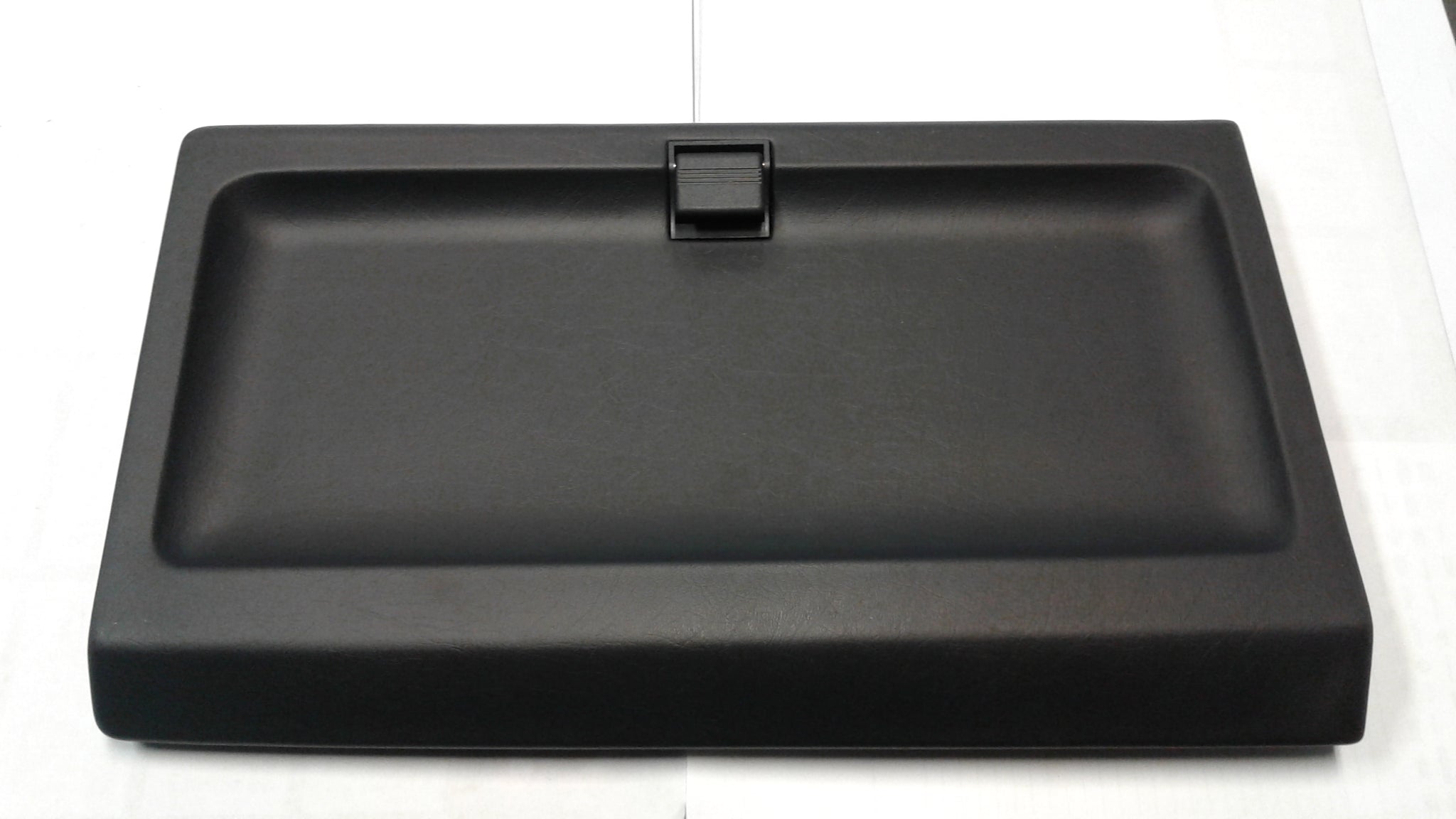 115732040 glove compartment lid