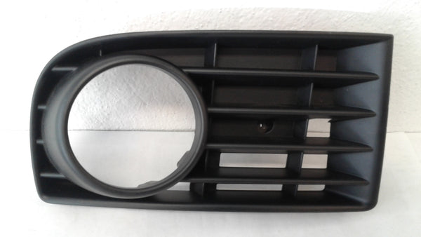 1K0853666B 9B9 - FRONT RIGHT FOGLIGHT / BUMPER GRILLE.