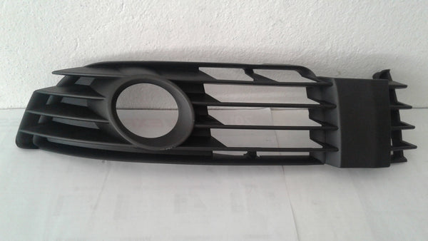 3B0853665L B41 - LEFT FRONT BUMPER GRILL WITH FOG LIGHT  COVER.