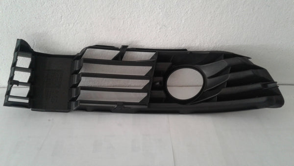 3B0853665L B41 - LEFT FRONT BUMPER GRILL WITH FOG LIGHT  COVER.