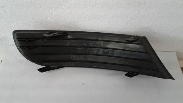 1M0853665B 01C - LEFT FRONT BUMPER GRILL