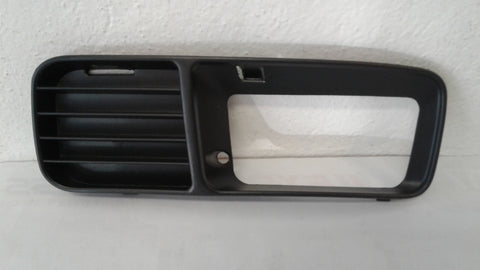 6K5853665 C04 - LEFT FRONT BUMPER GRILL WITH FOG LIGTH COVER.