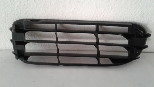 1U0807368A - RIGTH FRONT BUMPER GRILL.