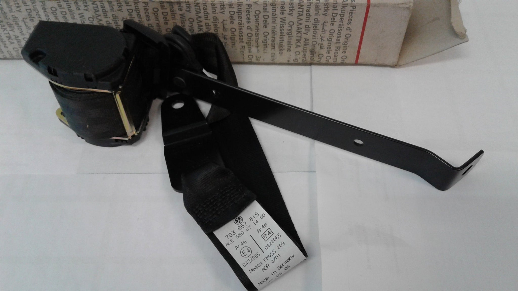 703857815 01C  Rear seatbelt, left from a Volkswagen Transporter