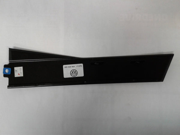 3B5839904F DPE ORIGINAL  NEW Rear right door frame trim for a Volkswagen Passat B5 Limousine. Color: satin black.