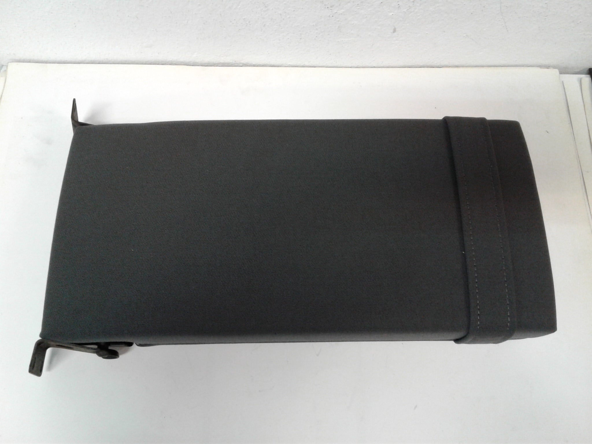 8D5885081Q 4SG - ARMREST BACKSEAT