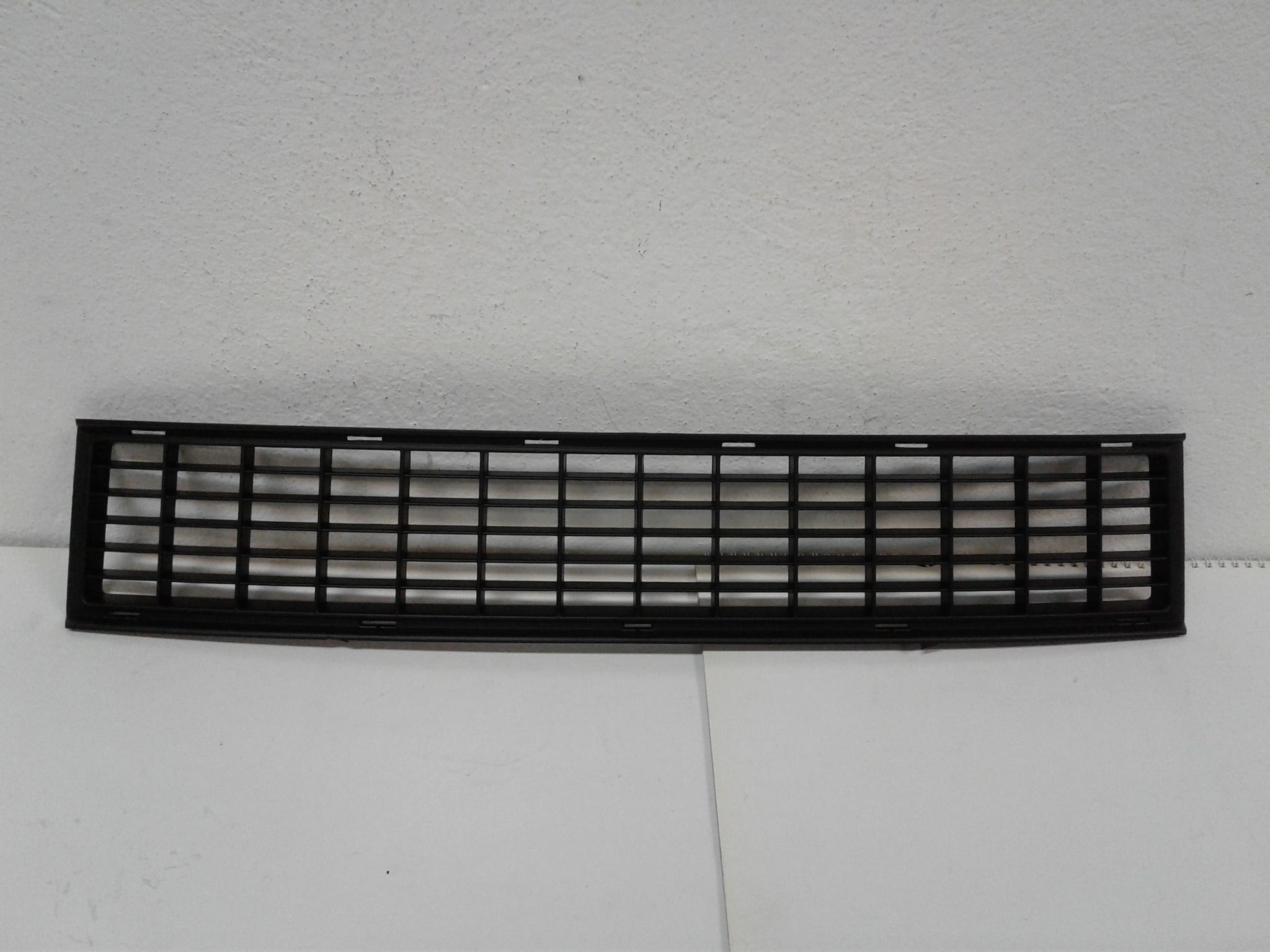 8L9807683 3FZ - FRONT BUMPER LOWER GRILL BLACK.